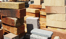 沢山のレンガやブロックが常時ございますので、直接商品に触れ、イメージを膨らませ、自分流のエクステリア計画をお立てください。